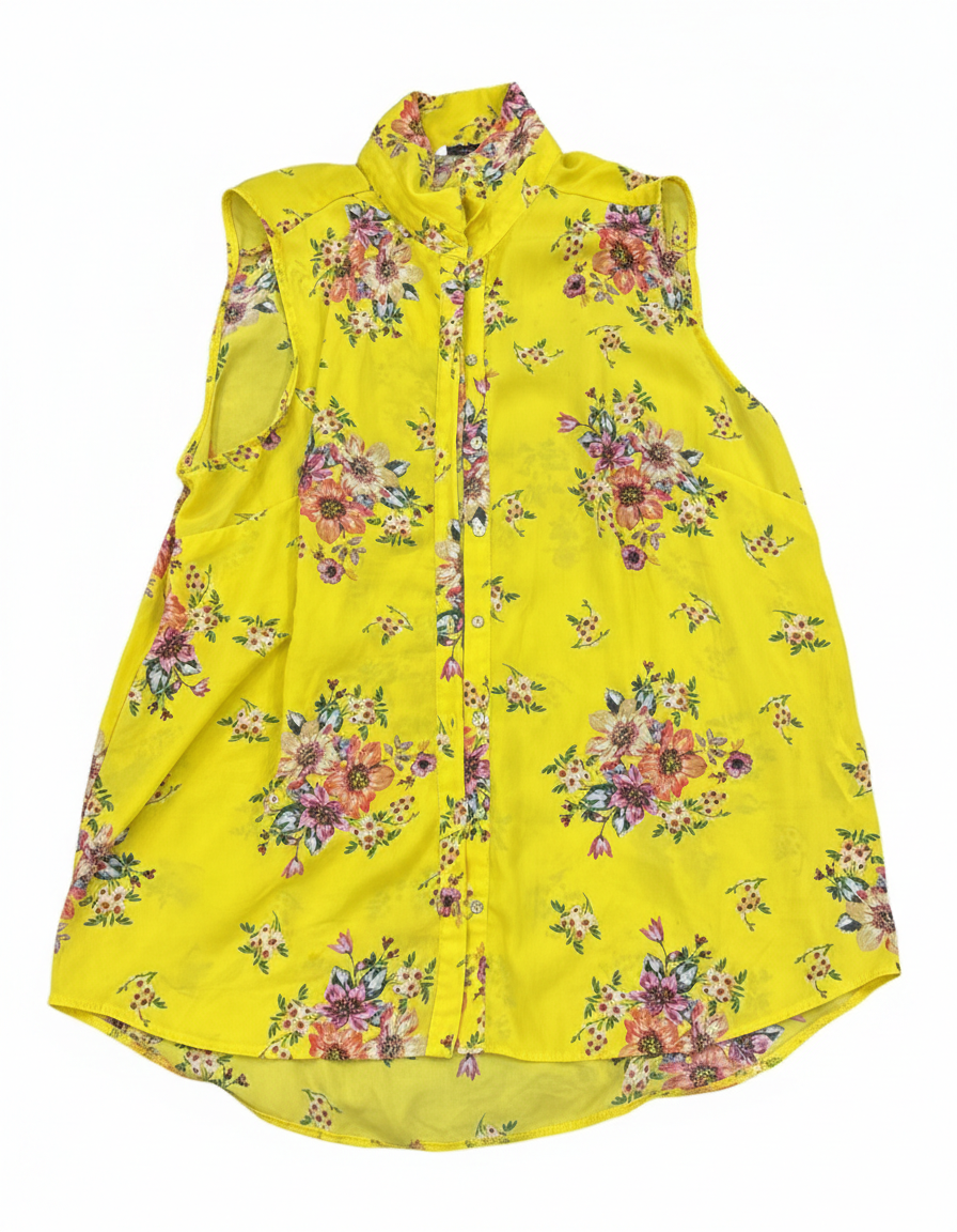 Ashir Studio short shirt made of comfortable cloth, featuring a casual design with short sleeves and a relaxed fit.